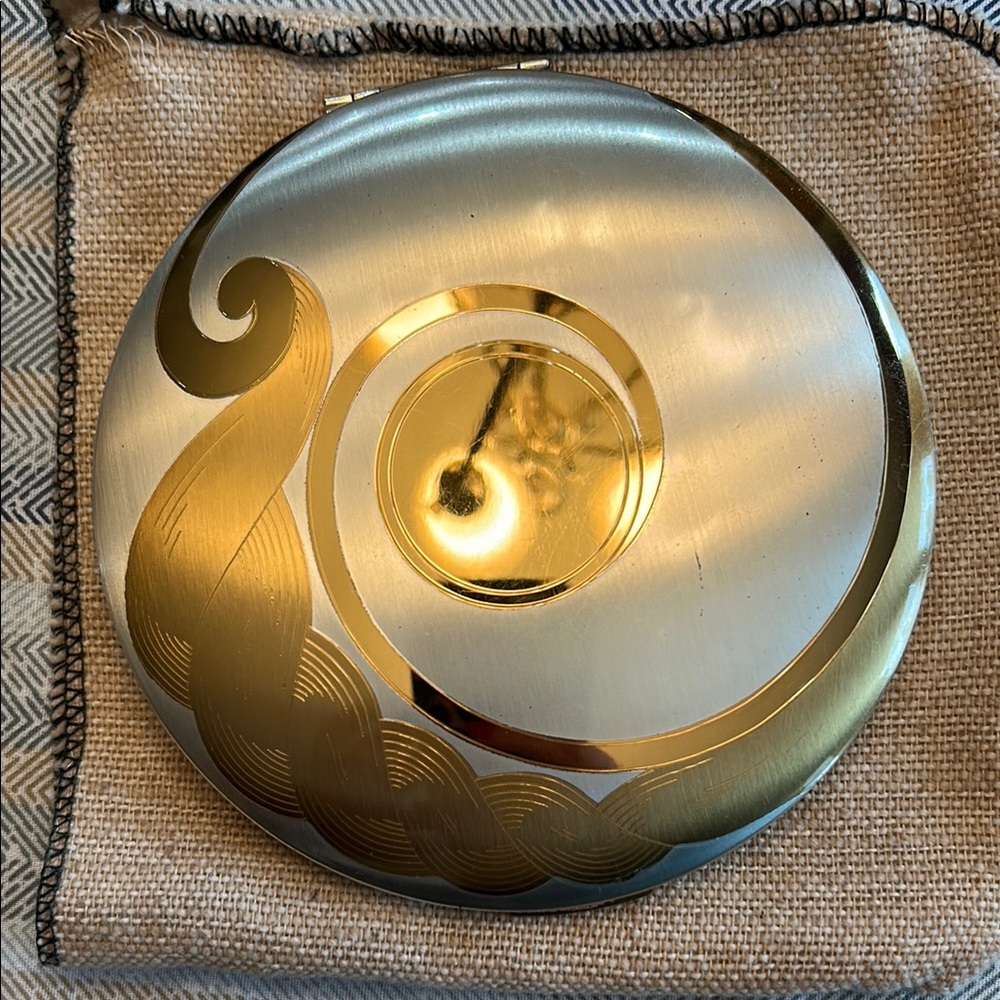 Vintage Elgin American compact
